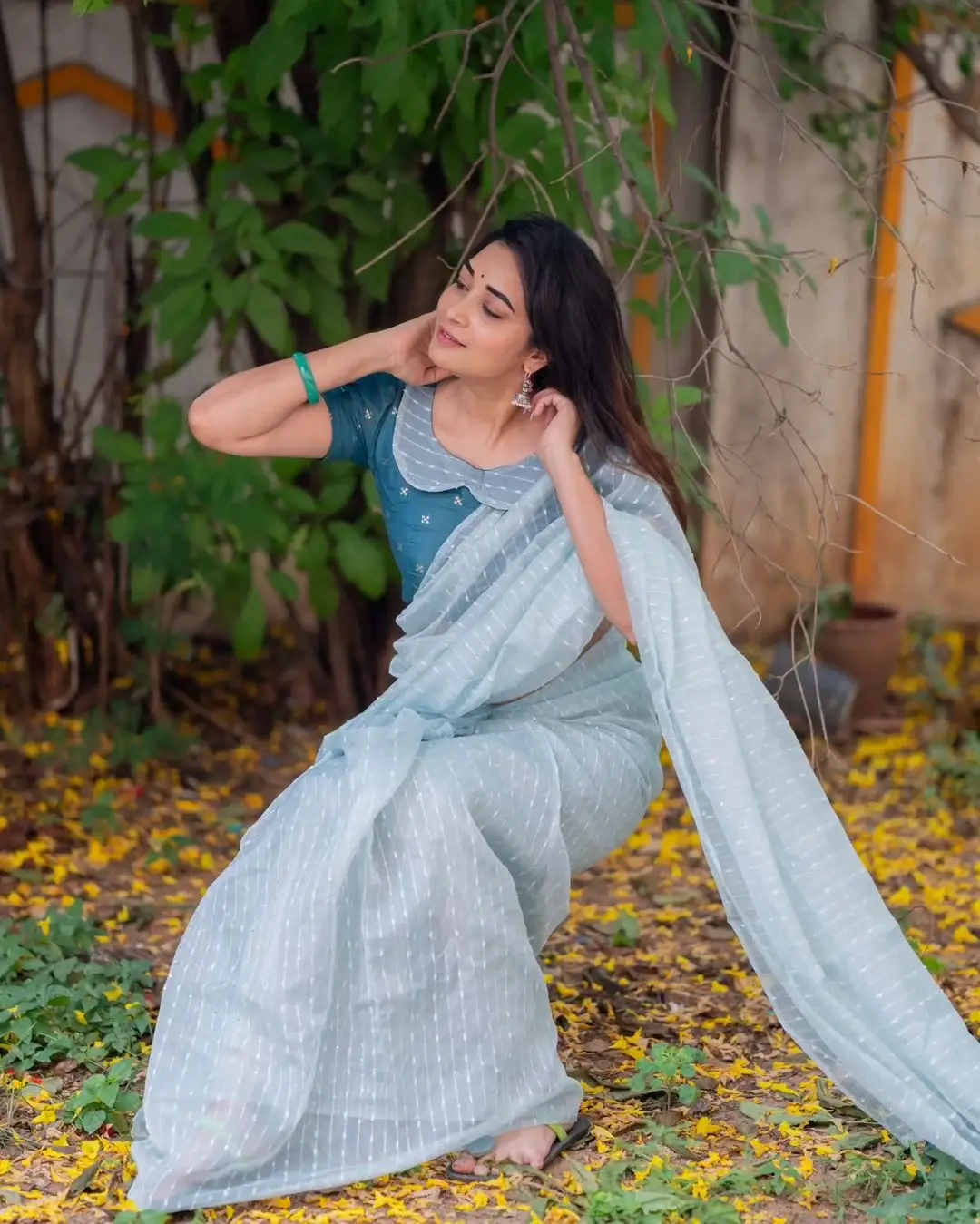 Beautiful Indian Actress Bhanu Shree in Blue Saree